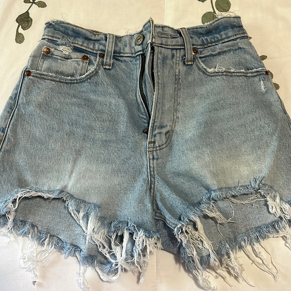 Abercrombie & Fitch The Mom Short High Rise